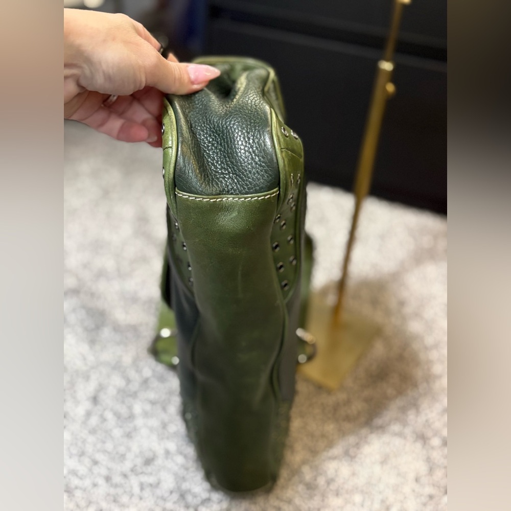 Michael Kors vintage two-tone green pebbled leather hobo with grommets. - Picture 12 of 14